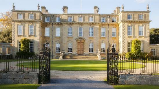 An English manor that inspired Brookhaven